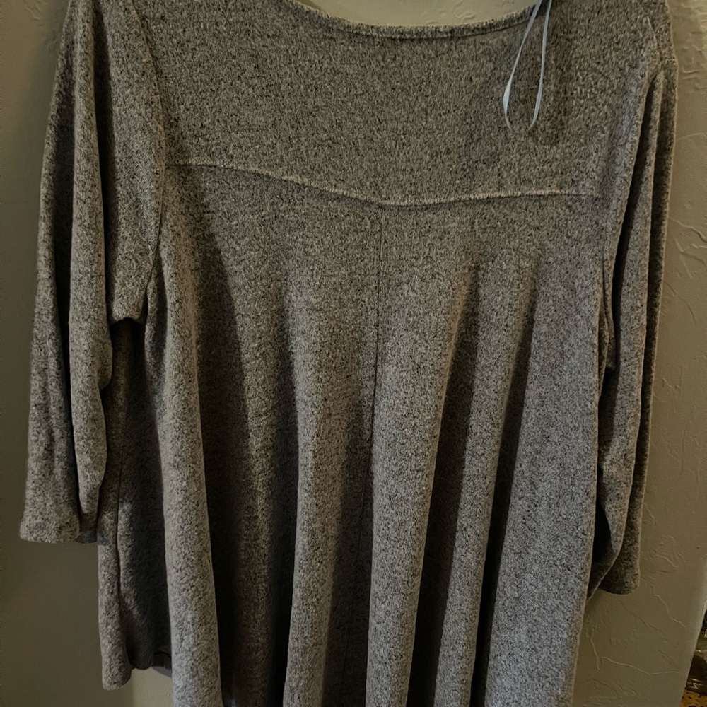 Super cute gray soft jersey-like top.
